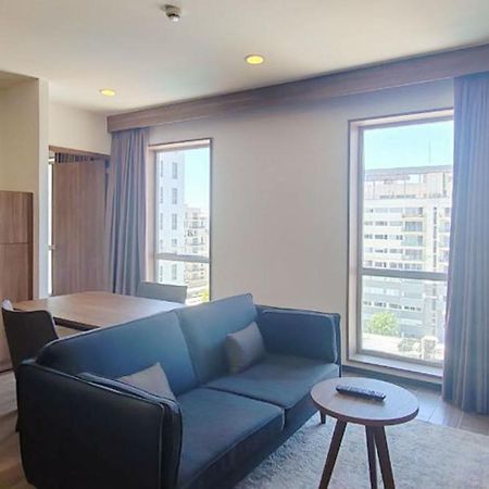 Fujitaya Queretaro 호텔 외부 사진 A living room in a serviced apartment in Tokyo, Japan