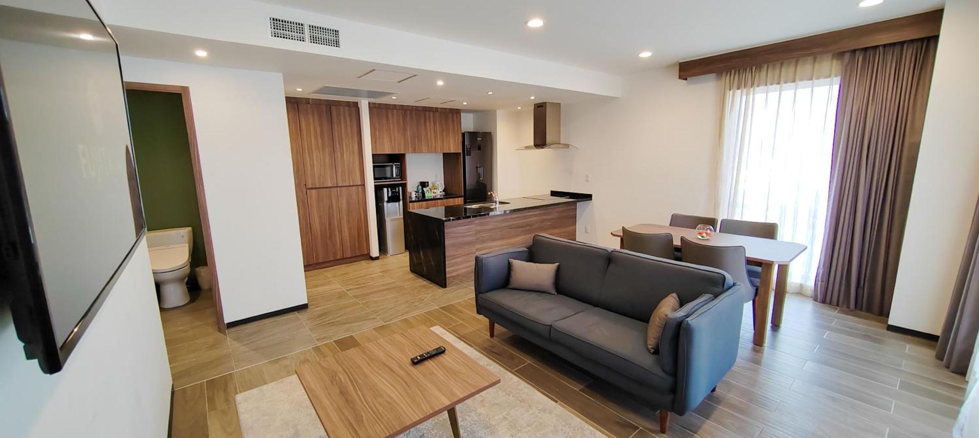 Fujitaya Queretaro 호텔 외부 사진 A living room in a serviced apartment in Tokyo, Japan