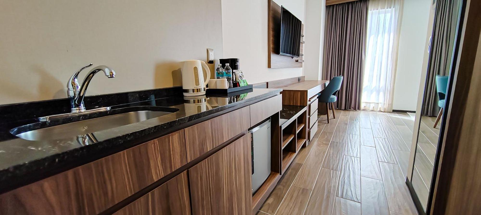 Fujitaya Queretaro 호텔 외부 사진 A kitchenette in a hotel room